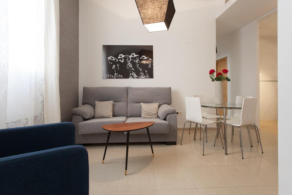 Apartamentos Diaber San Leandro Σεβίλλη Δωμάτιο φωτογραφία